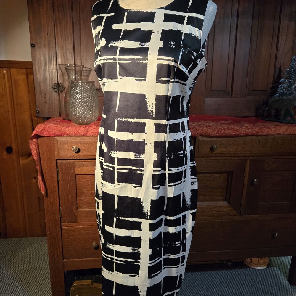 Chic Black and White Patterned Midi Dress